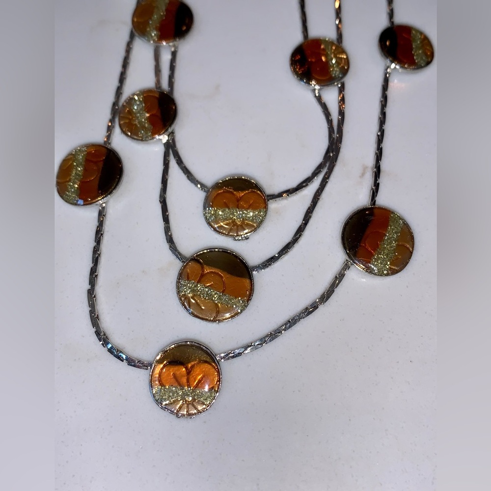 Metallic floral necklace 🌺